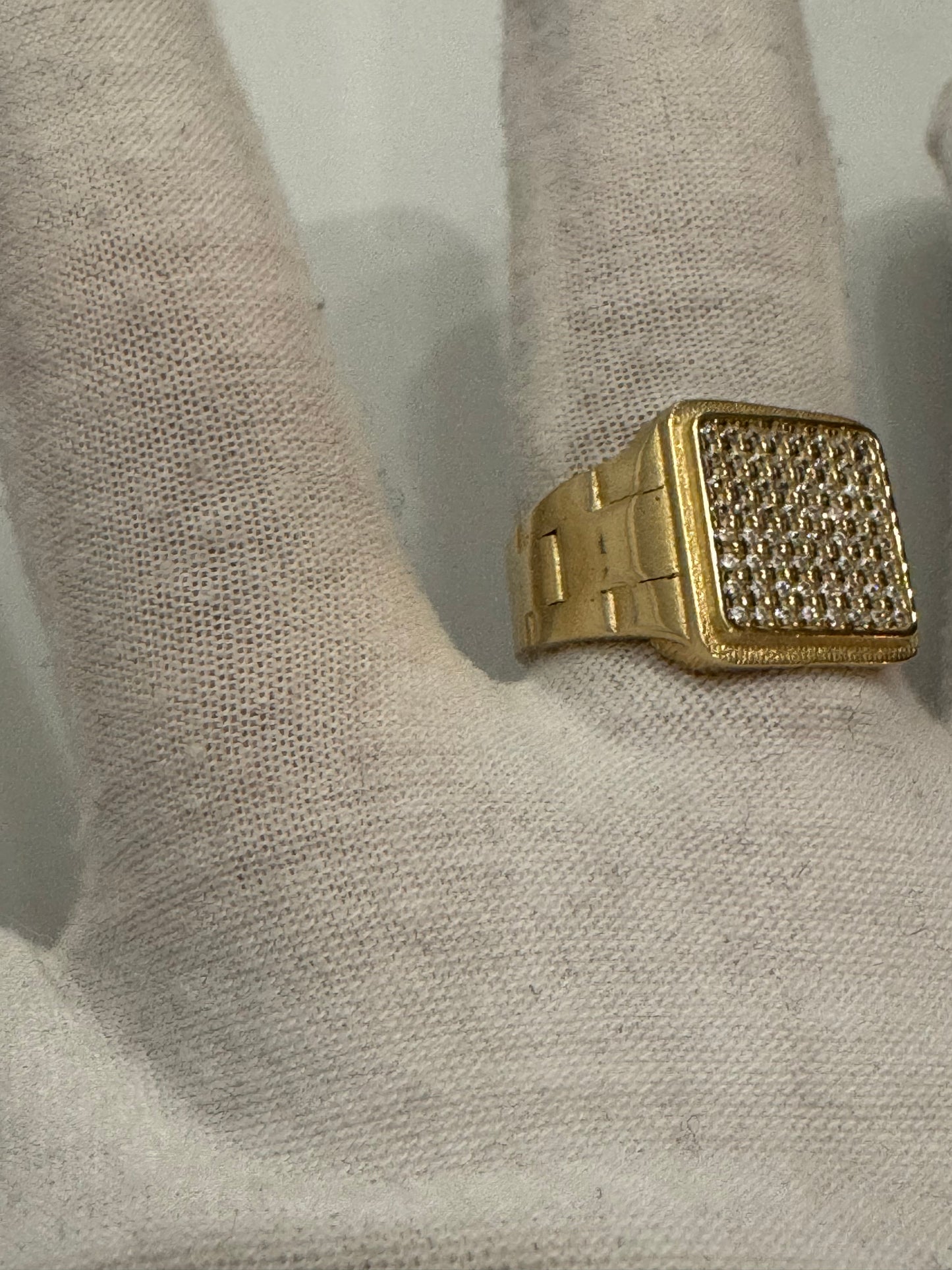 #202 Bague carrée de zircon en or 10k