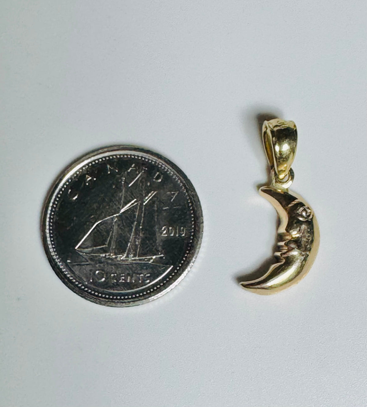 #453 10k gold half-moon pendant