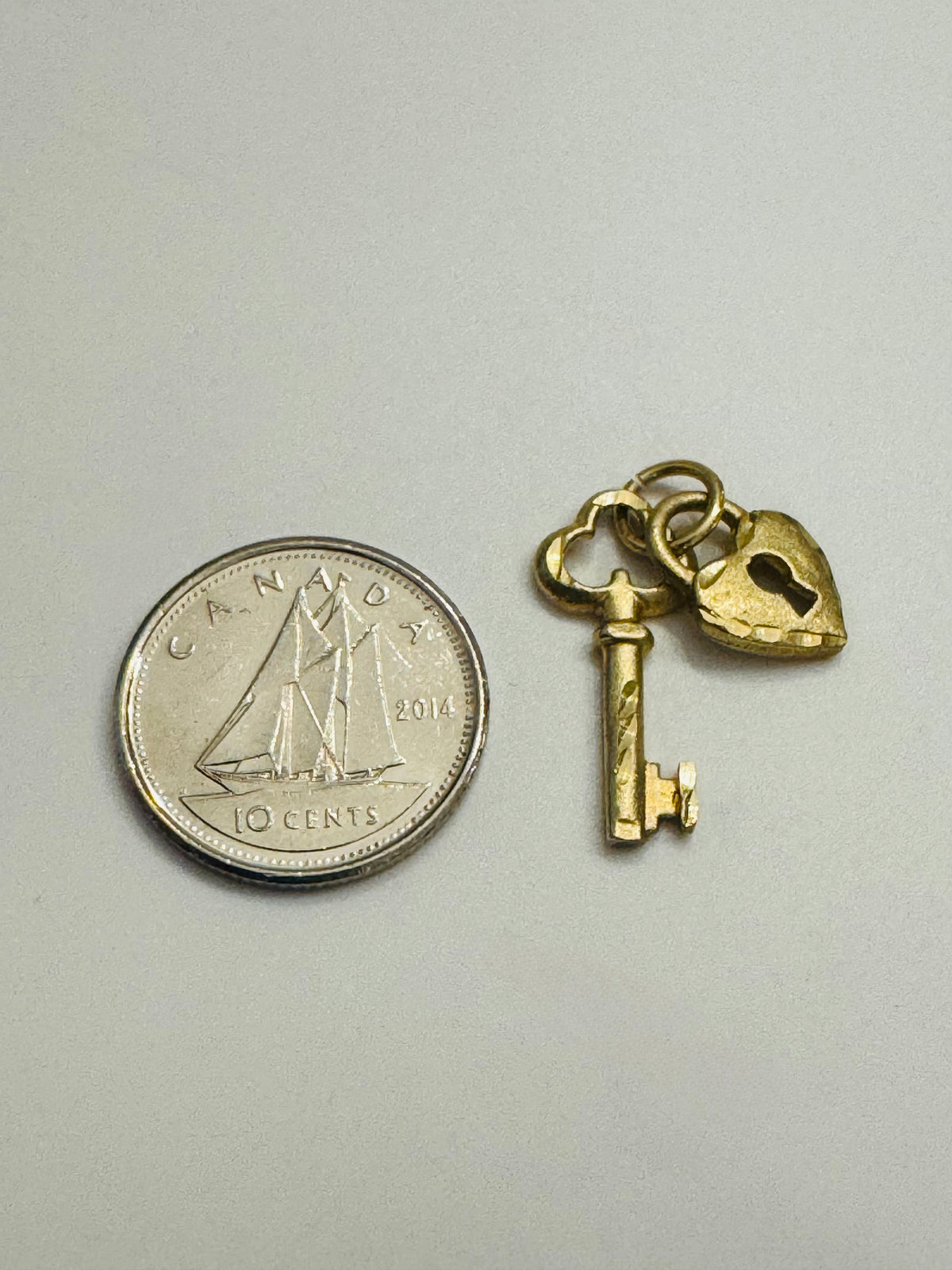 #401 pendentif la clé dans mon cœur en or 10k
