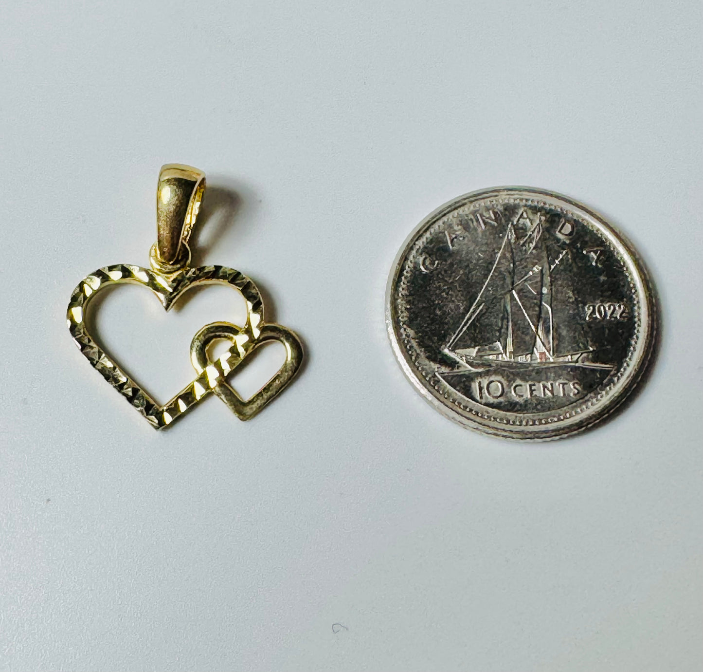 #413 pendentif double cœur avec gravure et unie en or 10k