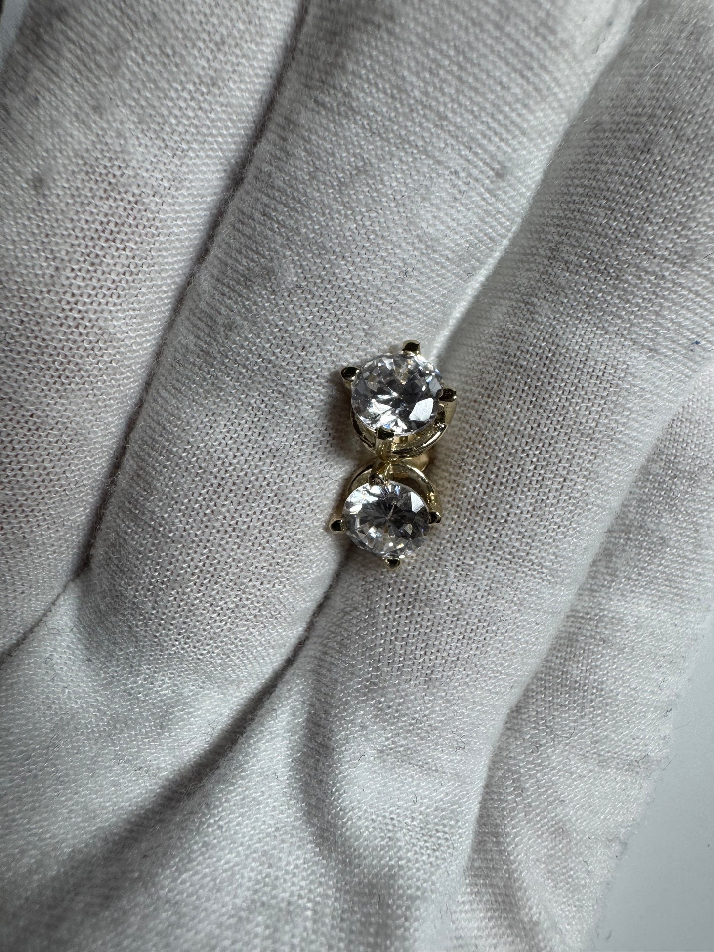 #317 10k Yellow Gold Round Zircon Stud Earrings 6.5mm