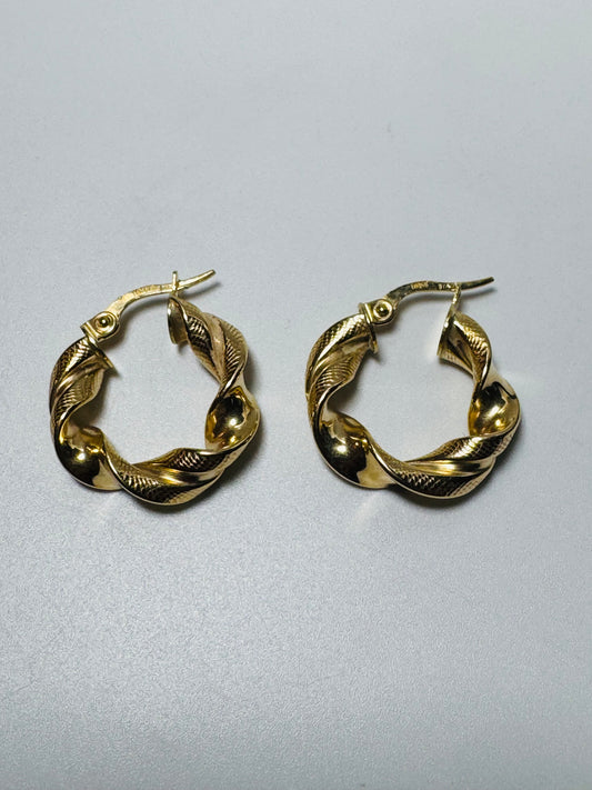 #313 boucles d’oreilles anneaux Twister avec gravure en or 10k