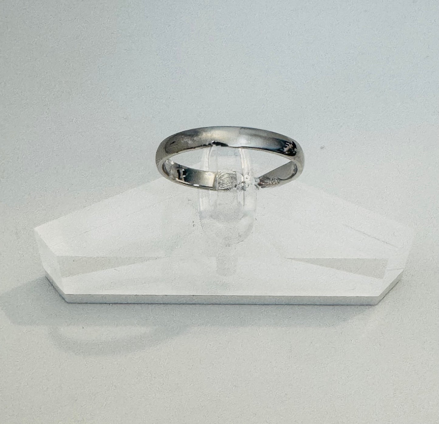 #205 bague jonc arrondi 3mm en or blanc 10k