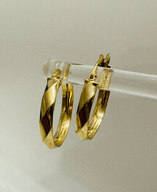 #315 petites boucles d’oreilles anneaux ondulées neuve en or 10k