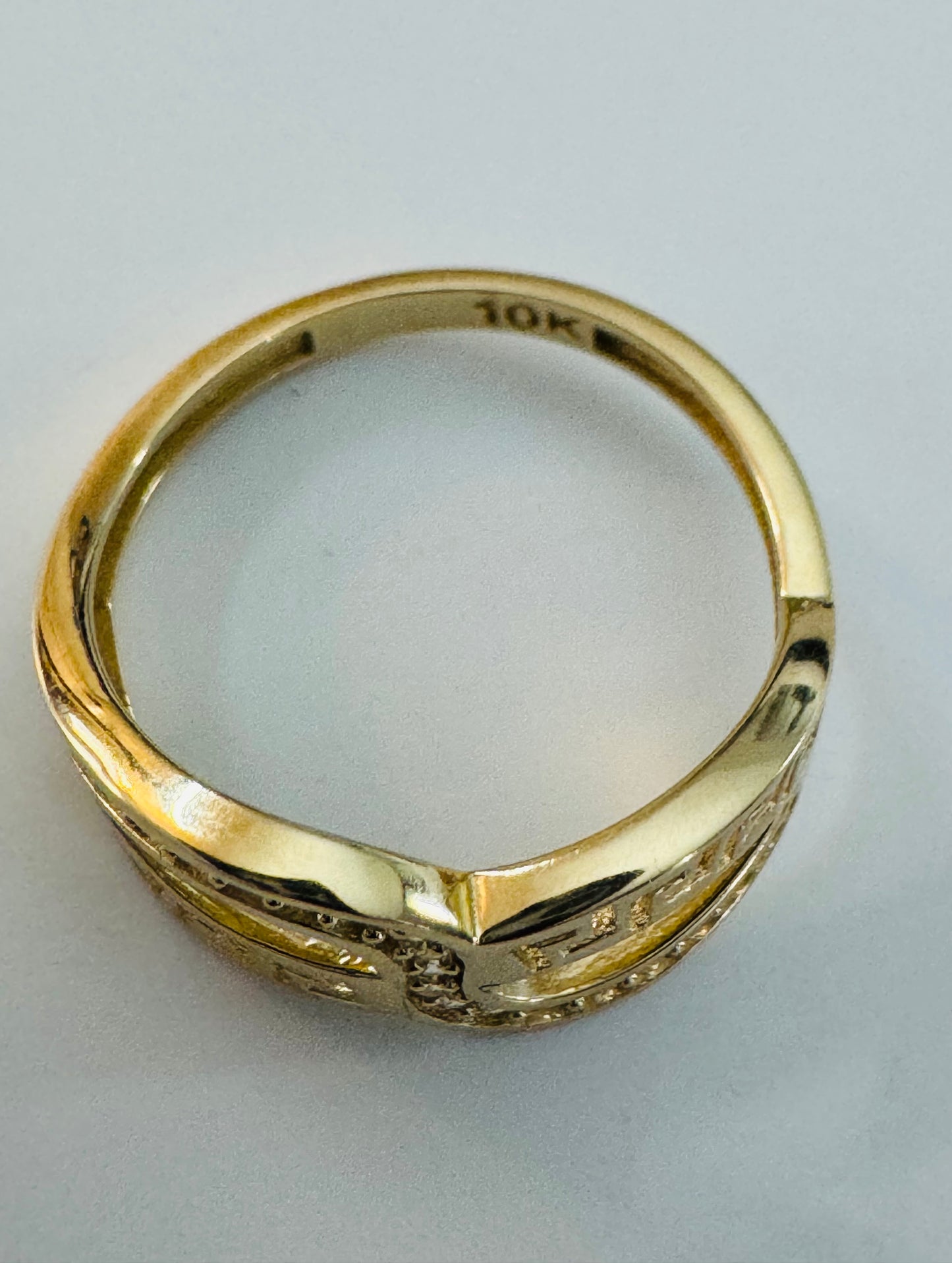 #210 bague médusa entrelacée avec zircon en or 10 carats