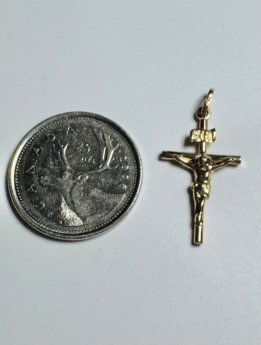 #413 Pendentif croix avec Jésus en or 10k