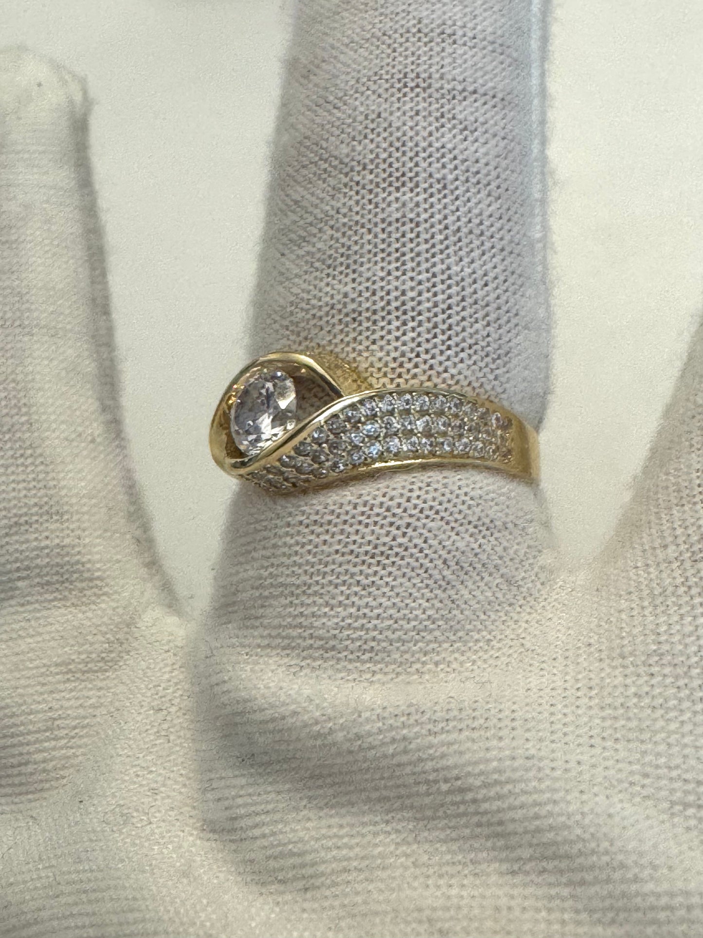 #201 bague entrelançant le zircon en or 10k
