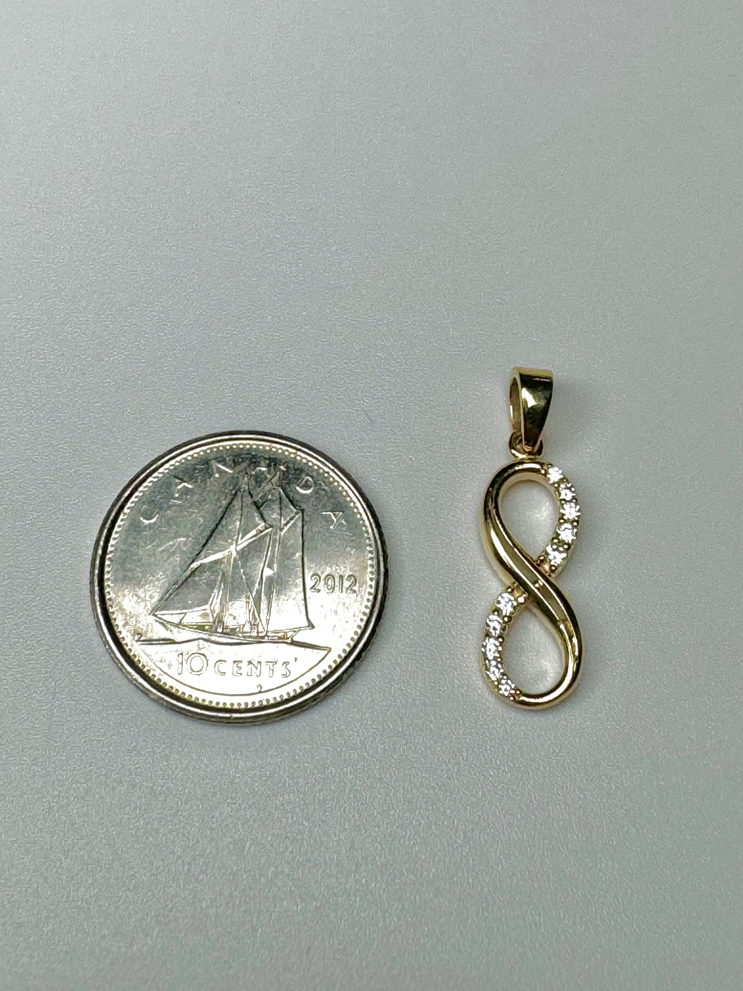 #431 Pendentif infini avec zircon en or 10k