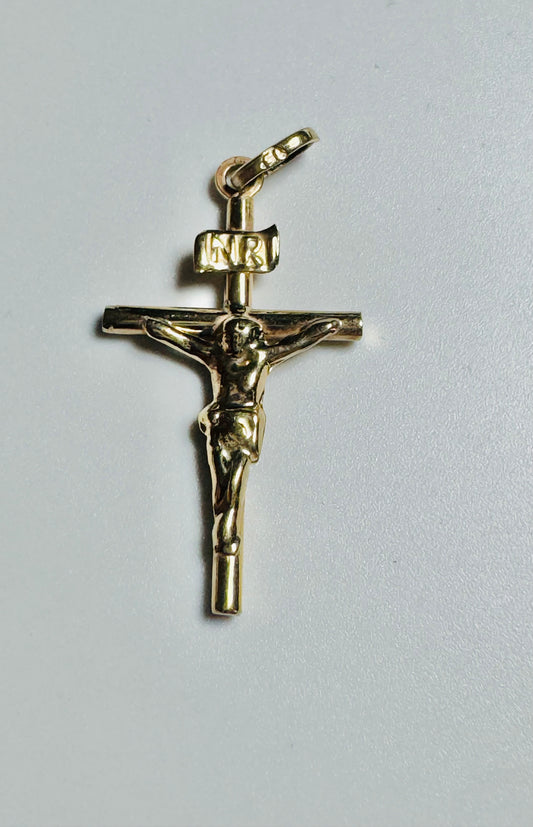 #413 Pendentif croix avec Jésus en or 10k