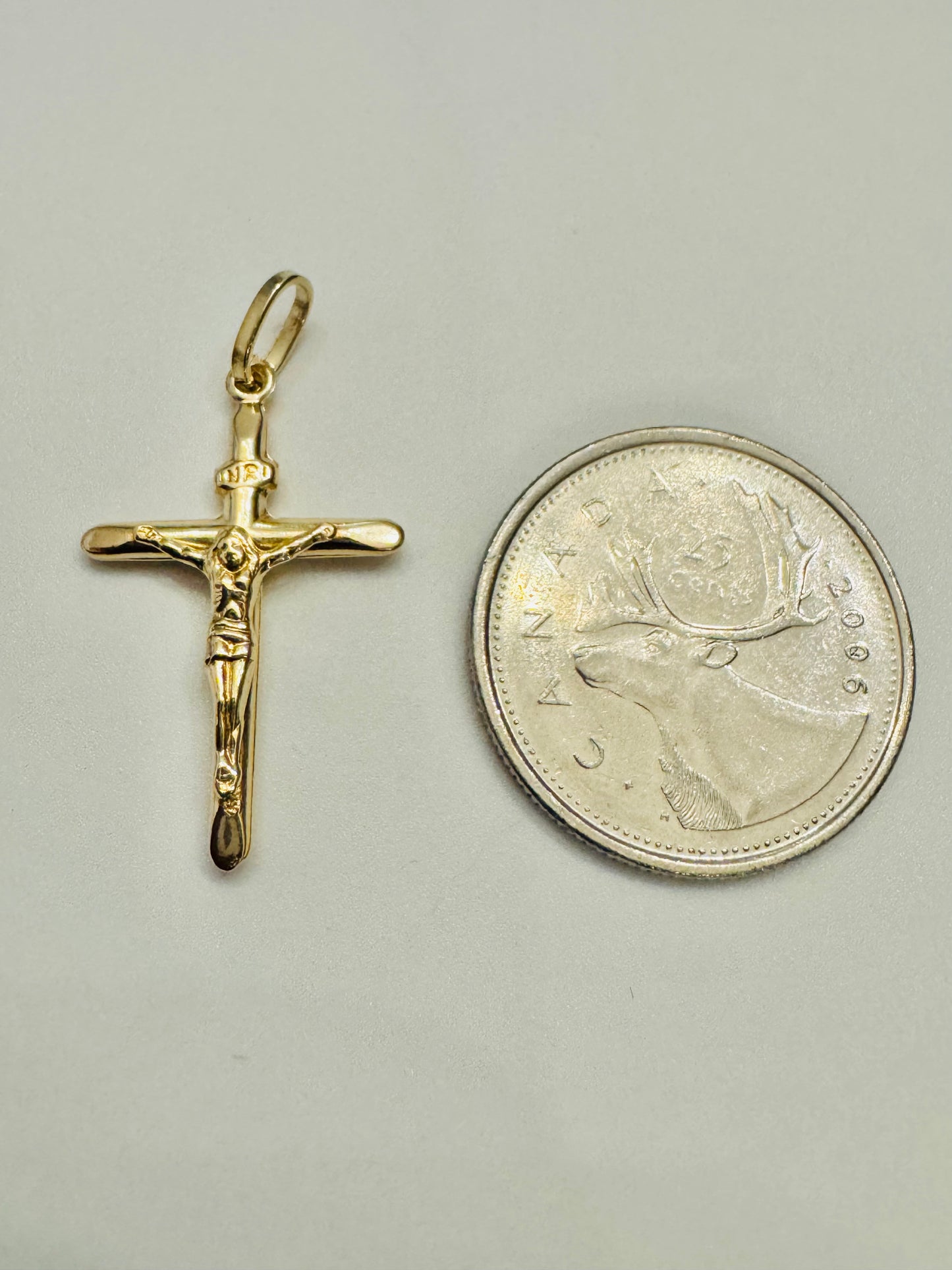 #432 pendentif croix crucifix NRI extrémité aplatie en vrai or 10K