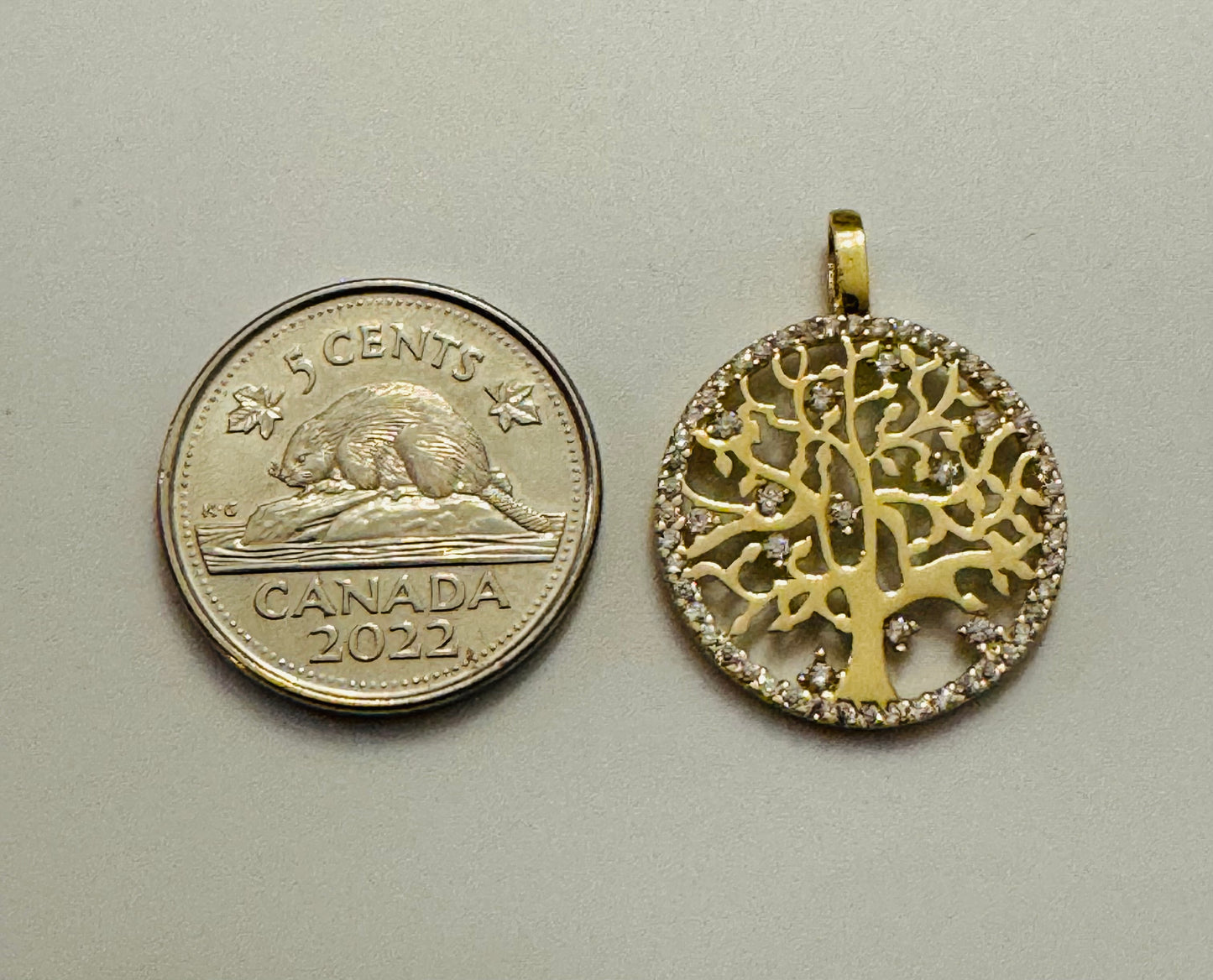 #412 pendentif arbre de vie avec zircon dans les feuilles en or 10 carats