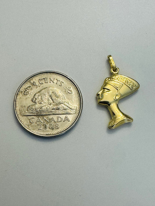 #406 Pendentif petite tête de Néfertiti en or 10k