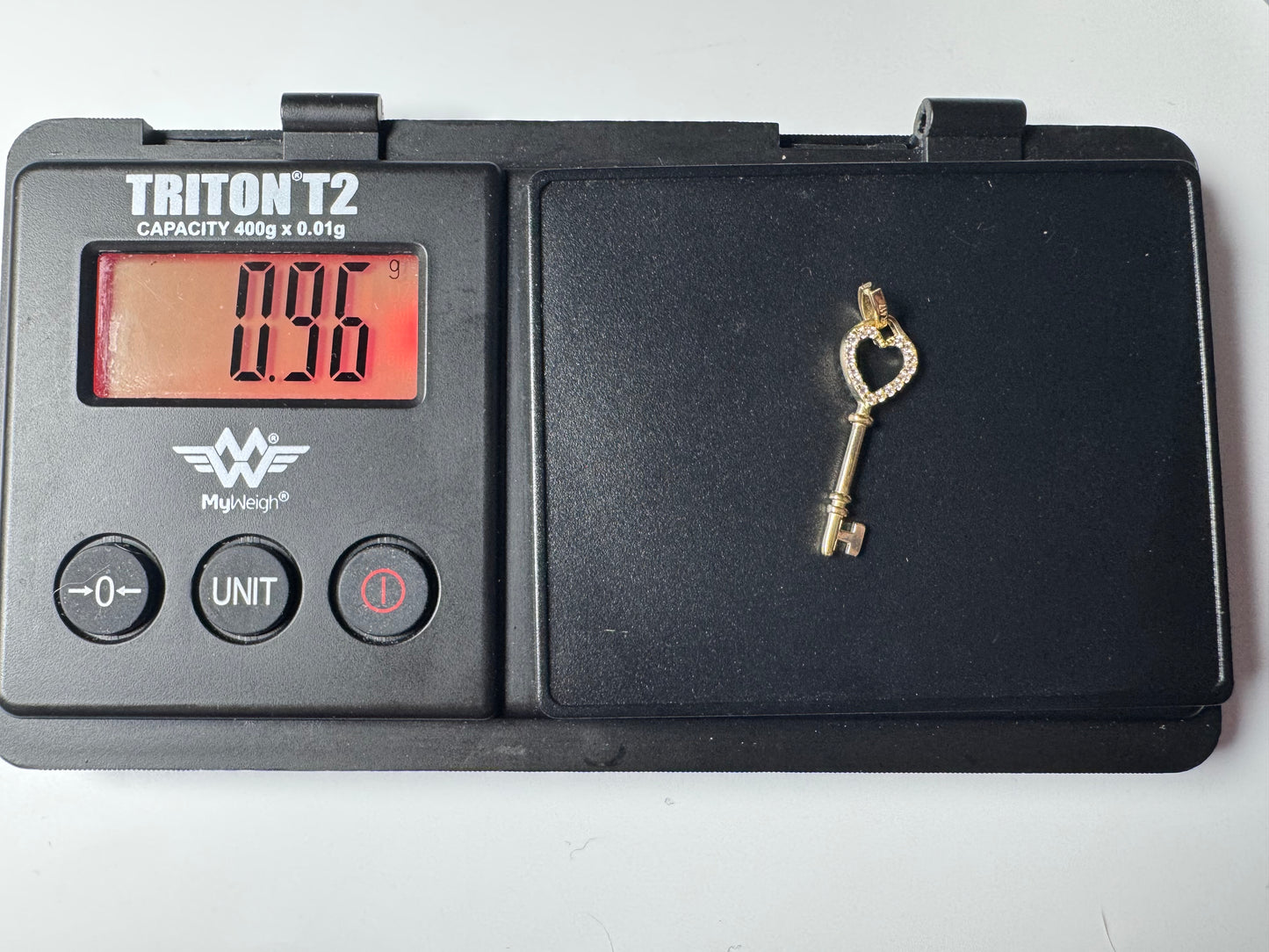 #465 pendentif clé avec cœur en zircon en or 10k