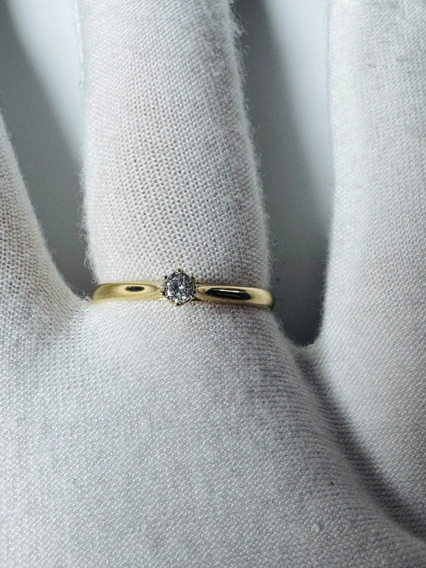 #207 bague alliance solitaire avec zircon en or 10k