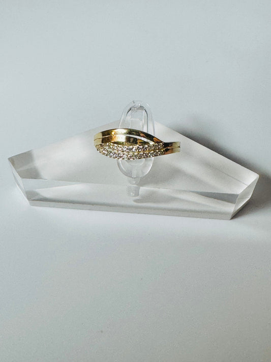 Bague entrelacée en or 10K avec zircon – Vue de face