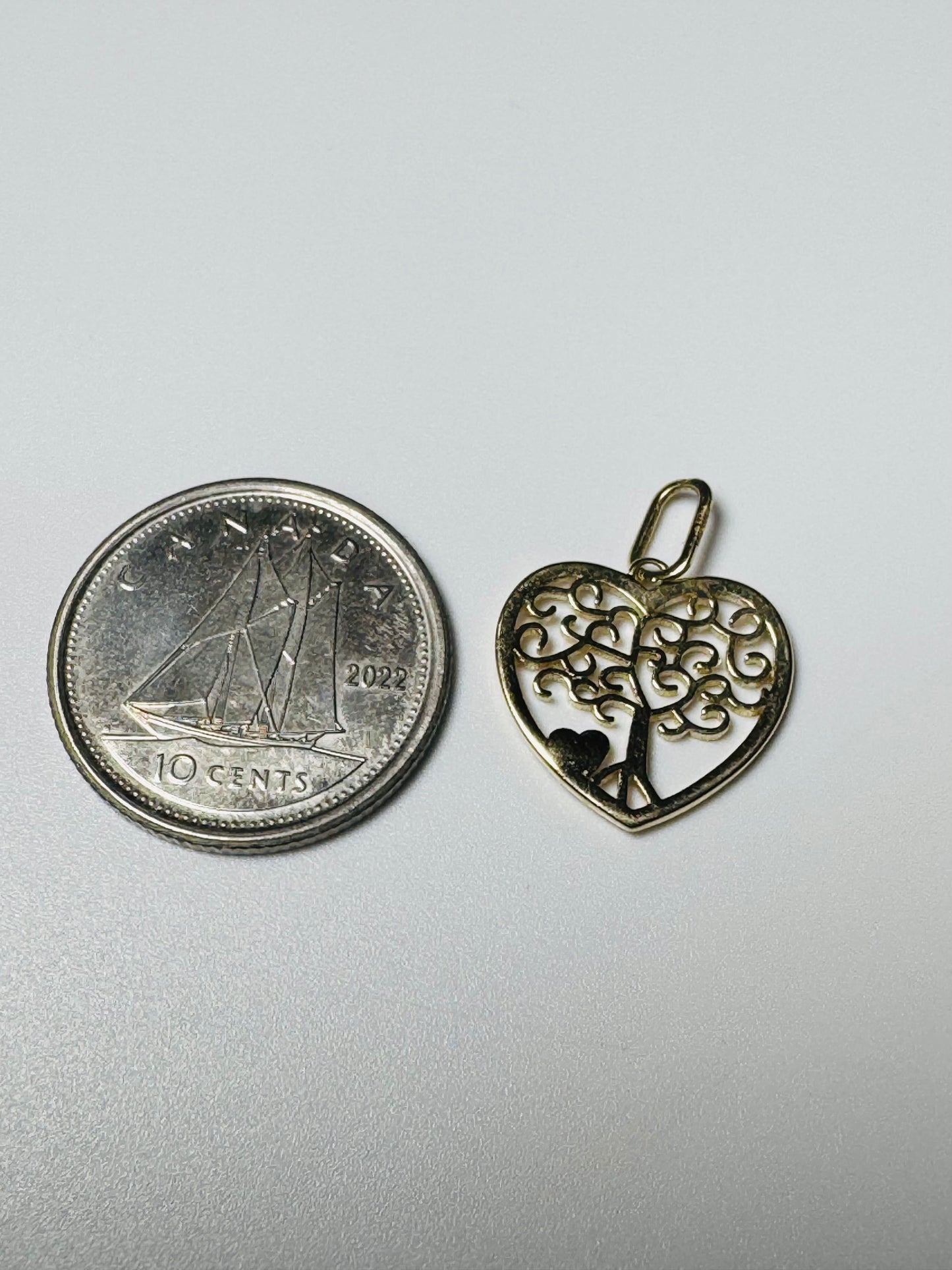 #427 Pendentif arbre de vie en forme de cœur en or 10 carats