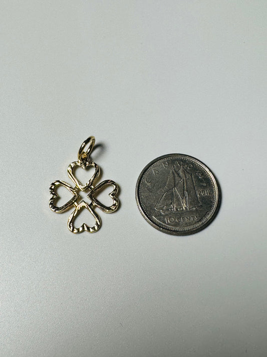 #452 pendentif trèfle avec gravure en or 10k