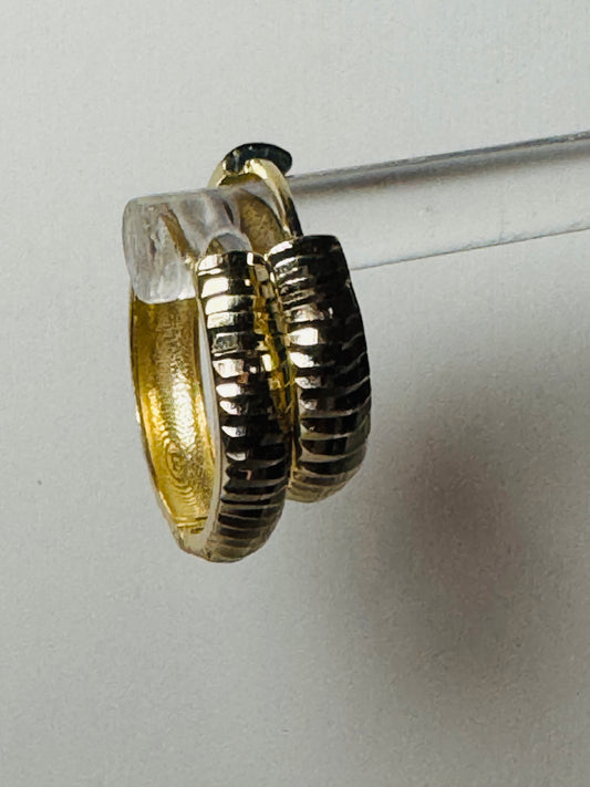 #323 Boucles d’oreilles dormeuses avec gravures en or 10k