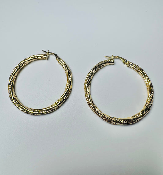 #340 boucles d’oreilles anneaux ondulées avec gravures en or 10k