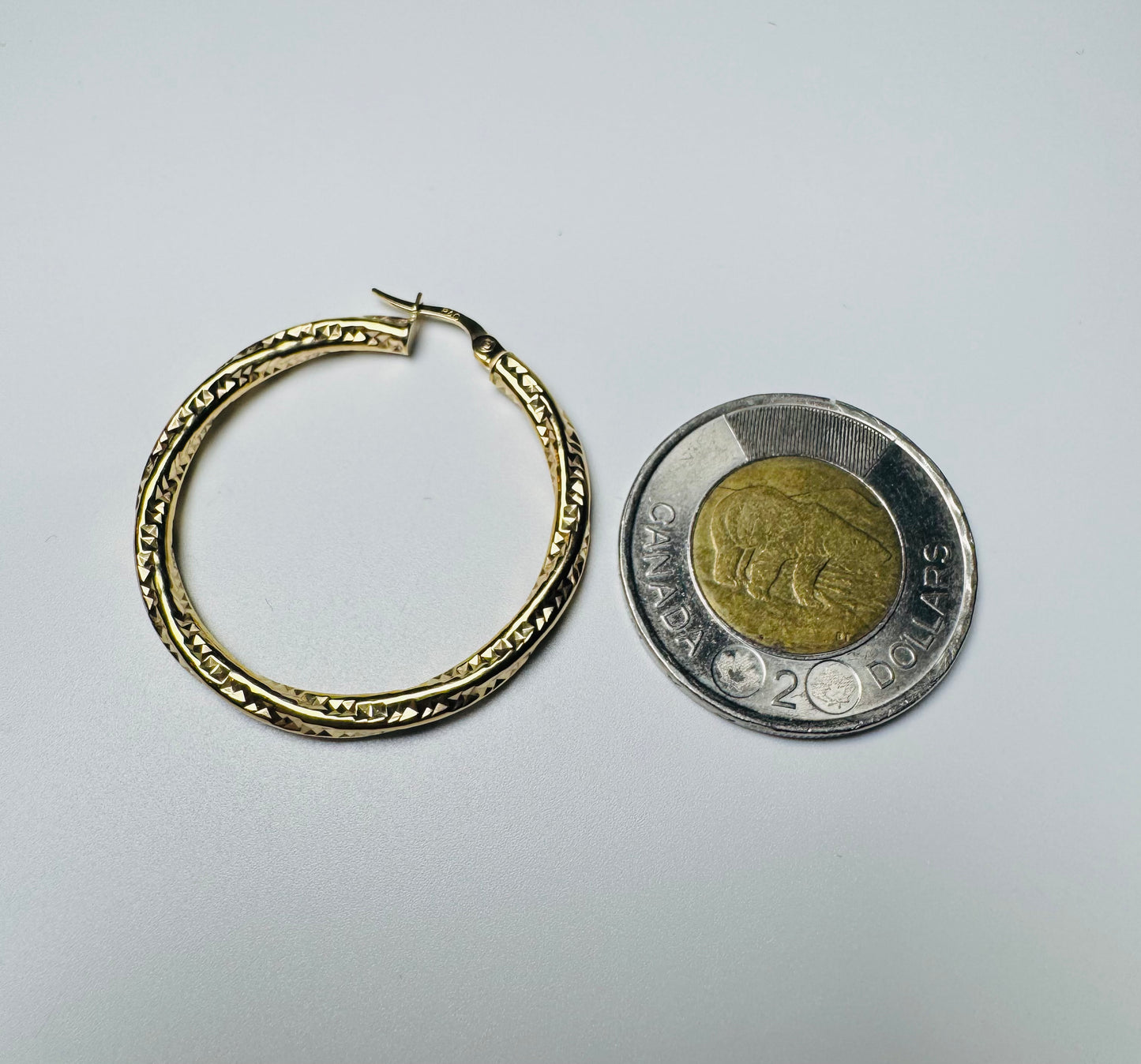 #340 boucles d’oreilles anneaux ondulées avec gravures en or 10k