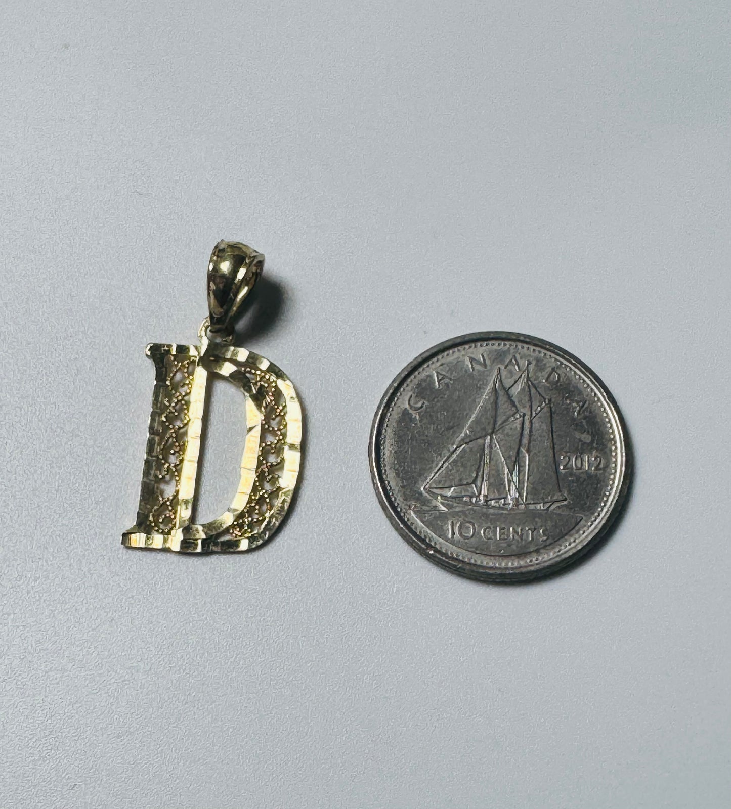 #474 Pendentif lettre D en or 10k
