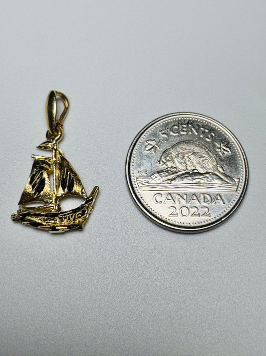 #457 pendentif bateau en or 10 carats