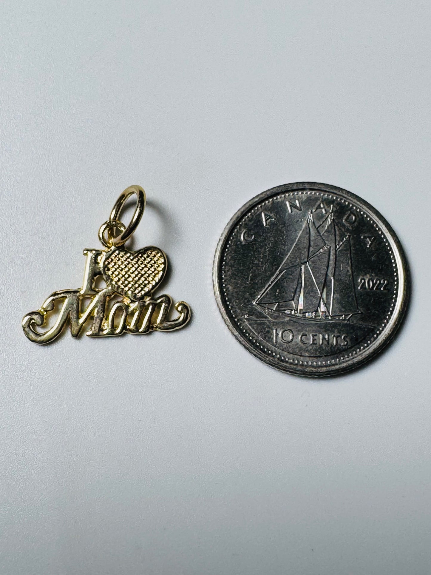 #439 pendentif I Love Mom en or 10k