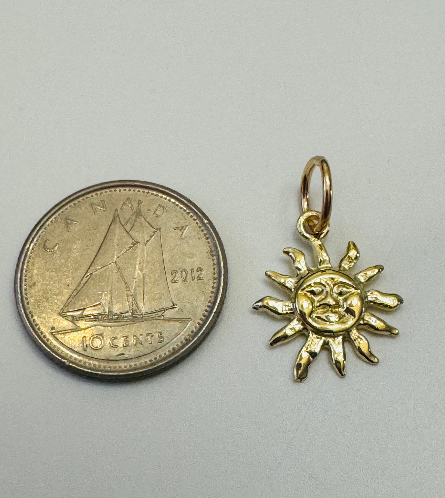 #411 Pendentif soleil en or 10k