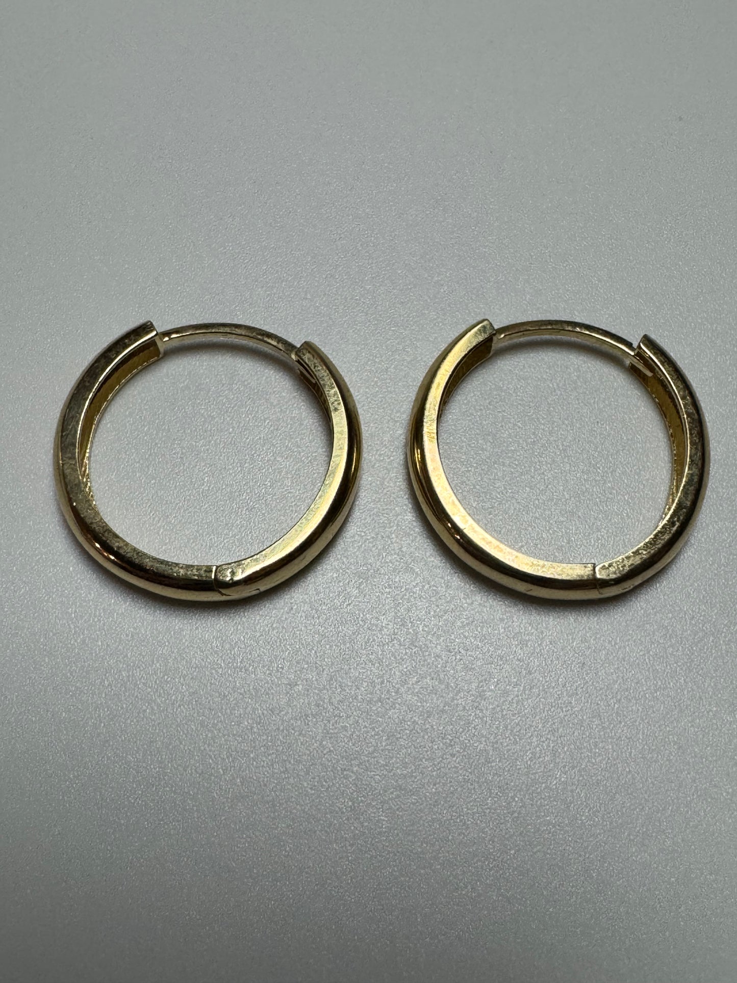 #327 Boucles d’oreilles dormeuses unies en or 10k