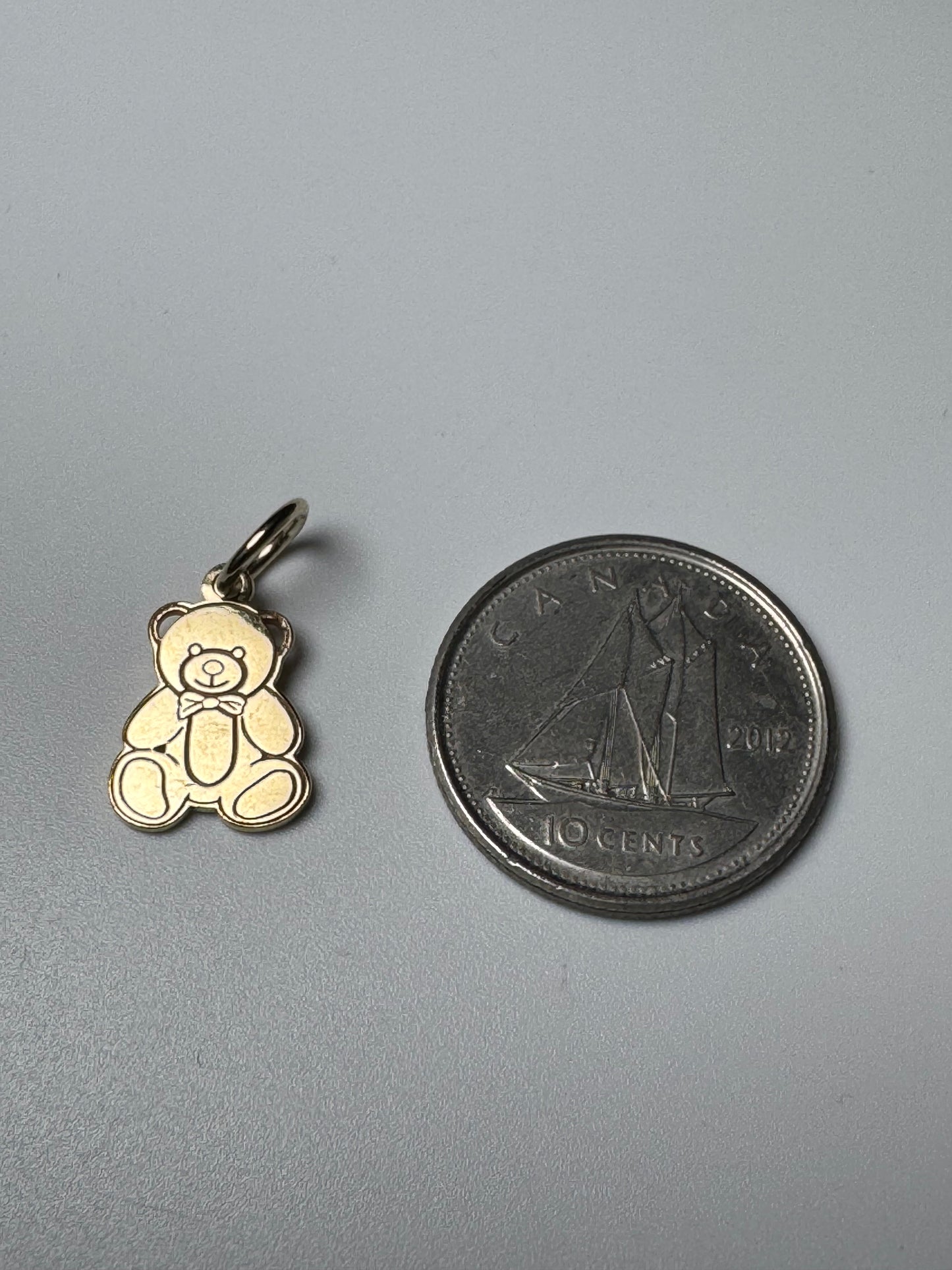 #482 pendentif médaillon d’ourson en or 10k