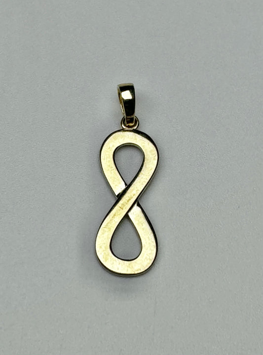 Plain infinity pendant in gold