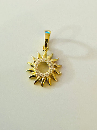 #403 pendentif petit soleil avec zircon en or 10k