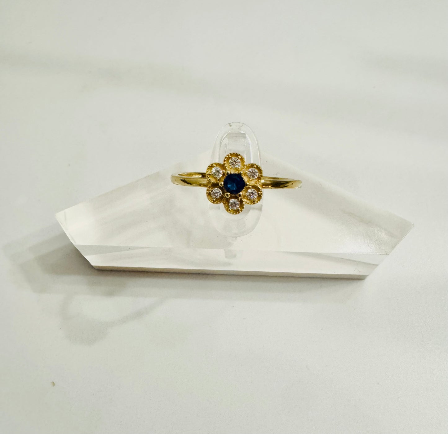 #214 bague en forme de fleurs en zircon centre bleu en or 10k