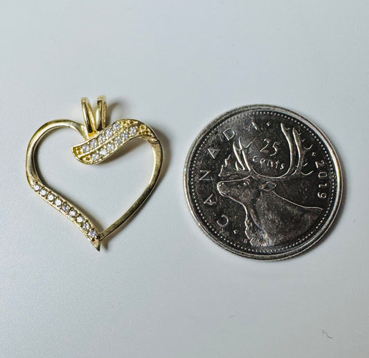 #424 Pendentif cœur avec attache intégrée et zircon neuf en or 10k