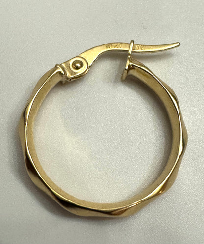 #315 petites boucles d’oreilles anneaux ondulées neuve en or 10k￼