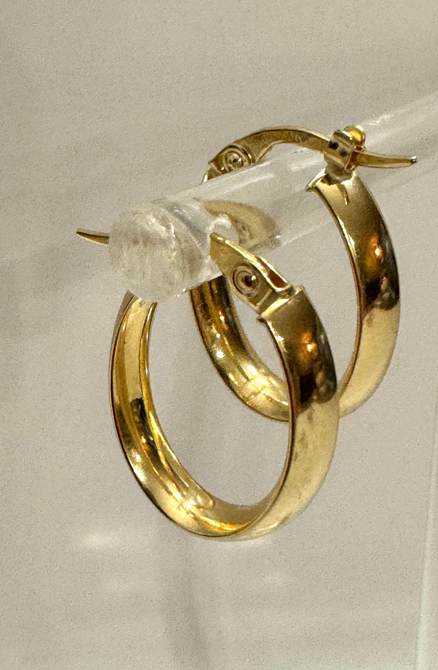 #318 Pendientes de aro ovalados con grabado en oro de 10k