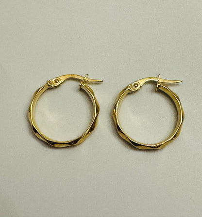 #315 petites boucles d’oreilles anneaux ondulées neuve en or 10k￼