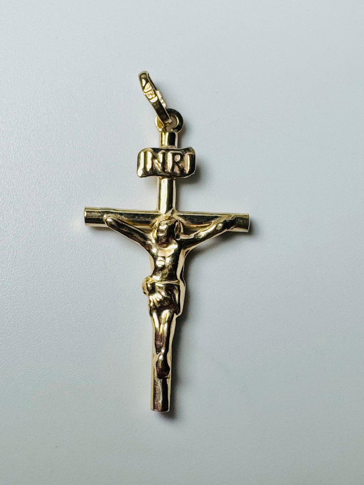#408 Croix avec crucifix NRI en or 10k