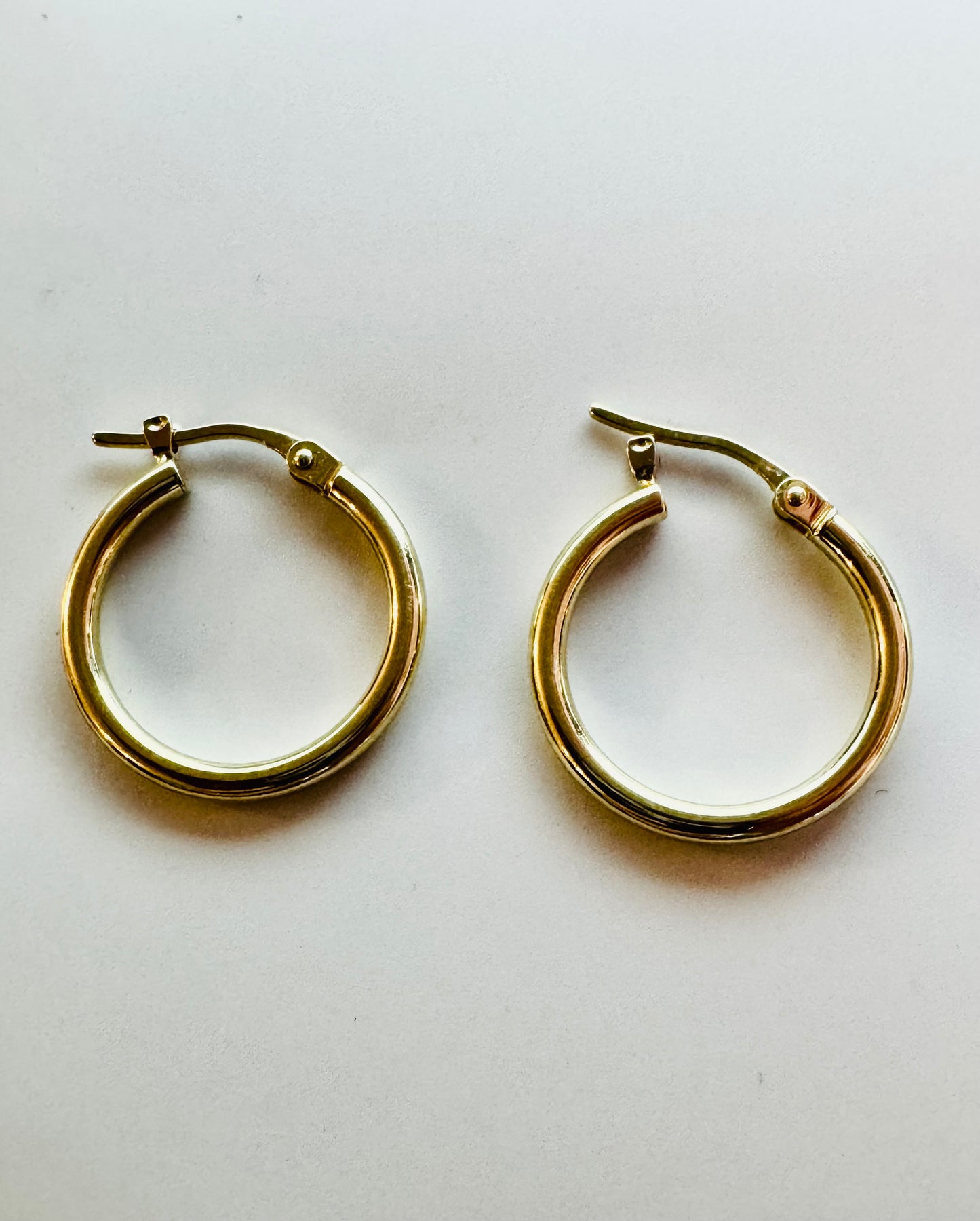 #308 boucles d’oreilles petites anneaux unies en or 10k