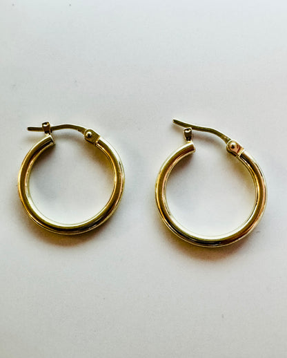 #308 boucles d’oreilles petites anneaux unies en or 10k