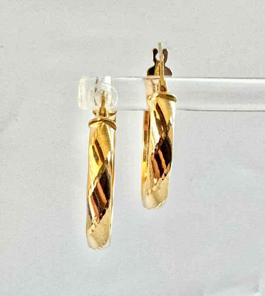 #307 boucles d’oreilles ovales ondulées 3,4mm en or 10k