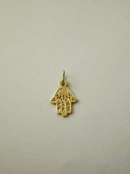 #449 Pendentif main Fatima avec motifs plein en or 10k