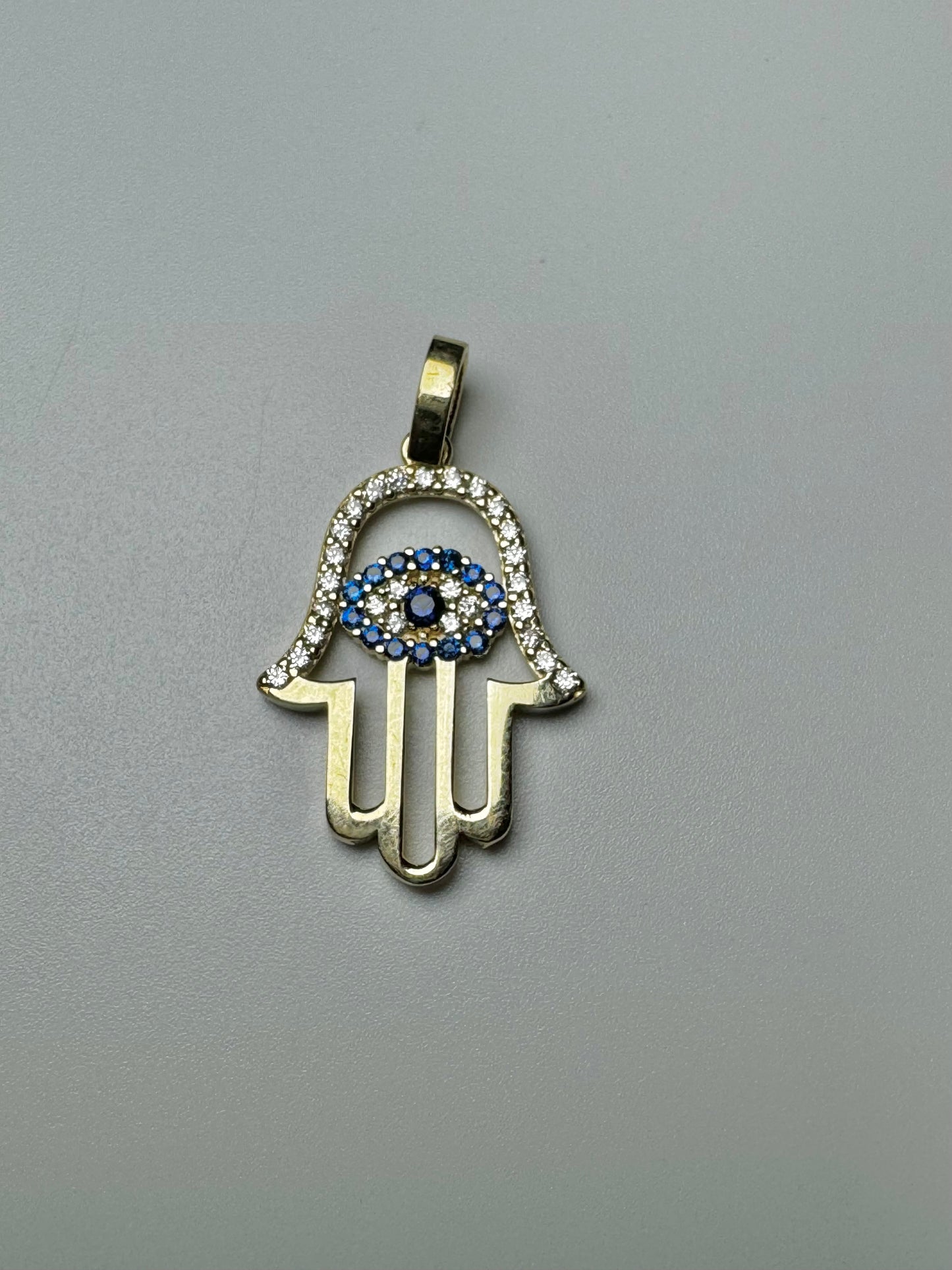 Pendentif main Fatima avec zircon bleu en or 10K