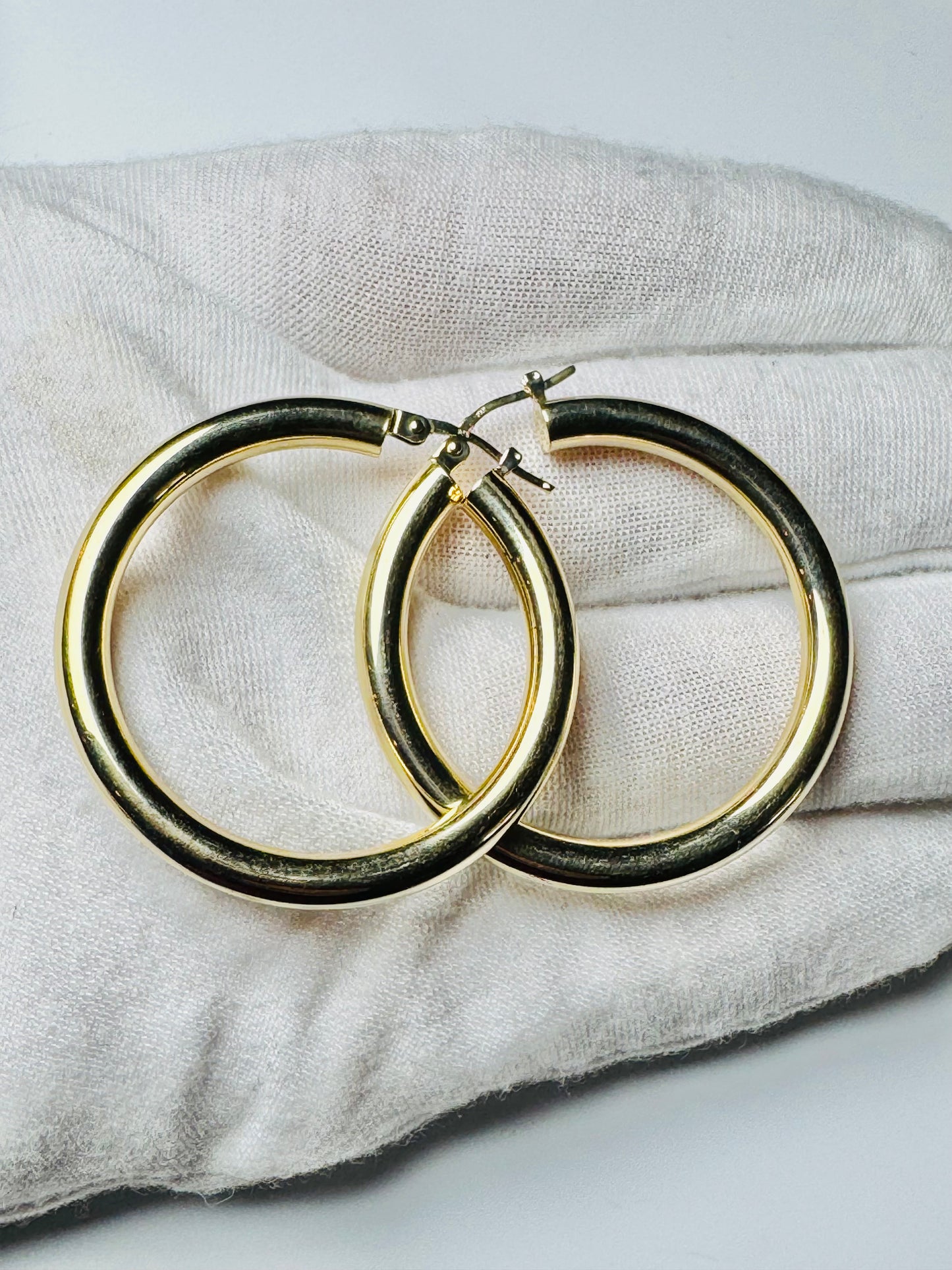 #312 Pendientes de aro lisos extra grandes de 4 mm en oro de 10k