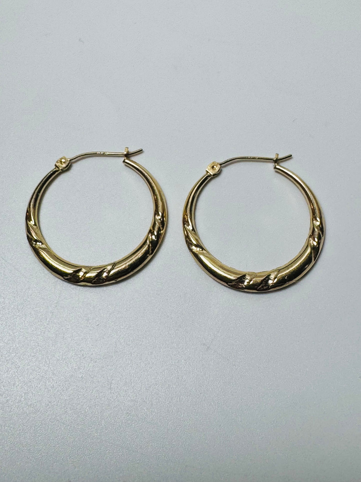 #303 boucles d’oreilles anneaux créole avec gravure en or 10k