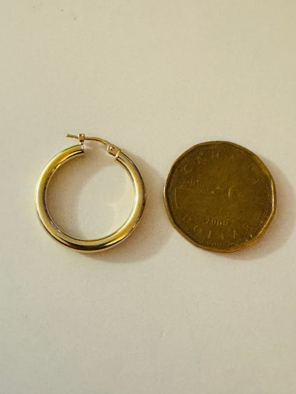 Pendientes sencillos n.° 308, tamaño $1, en oro de 10 quilates.