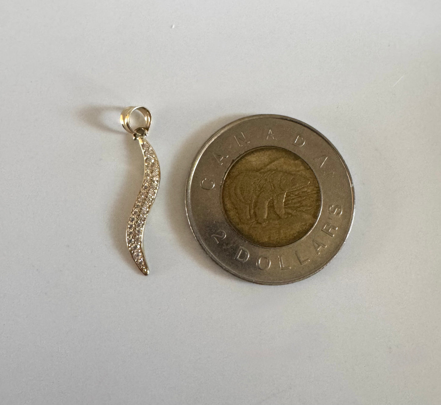 #442 pendentif ondulé avec zircon en or 10k