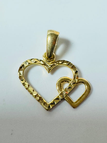 #413 pendentif double cœur avec gravure et unie en or 10k