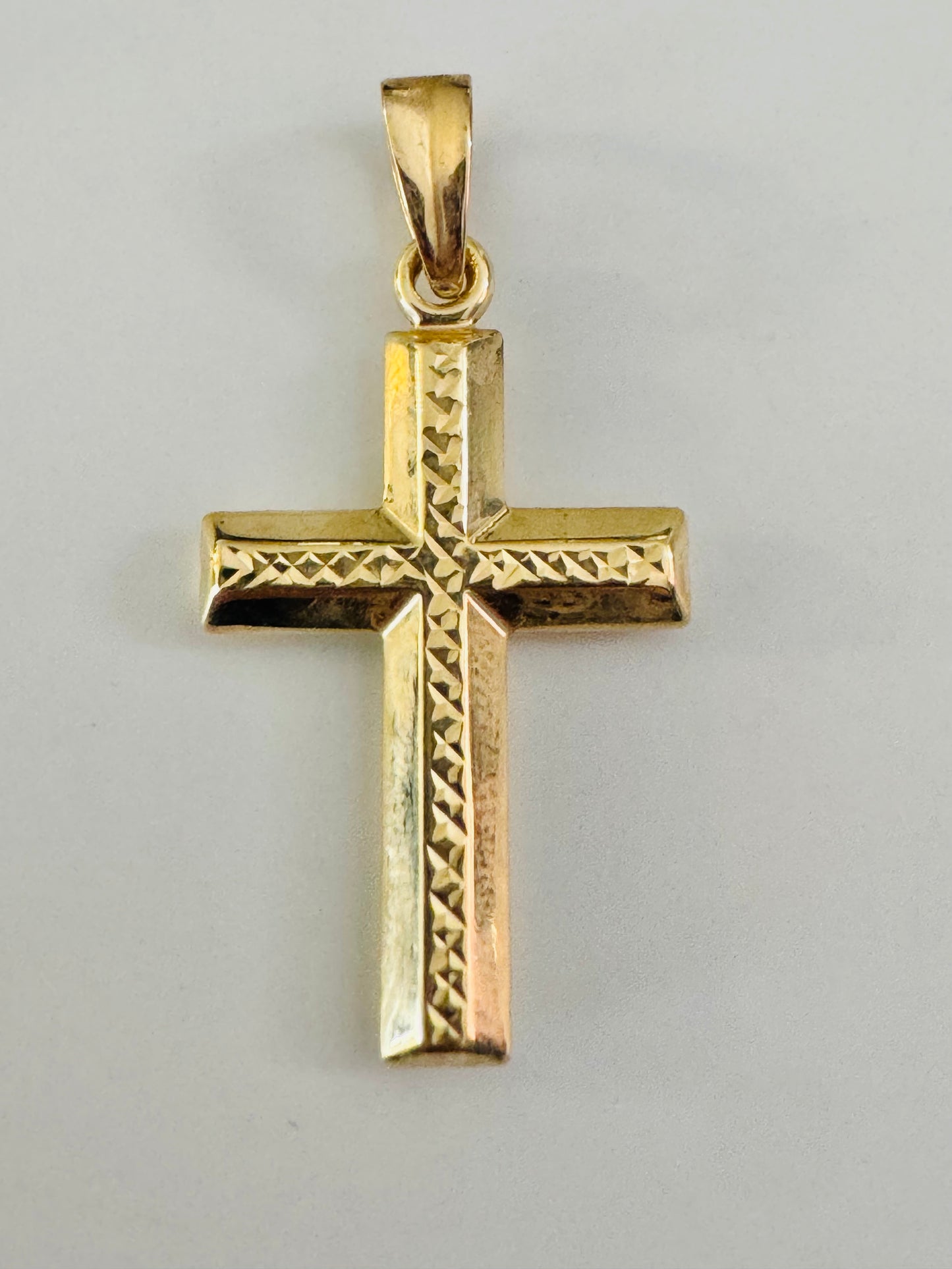 #437 pendentif croix avec gravure en or 10k
