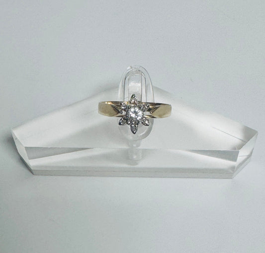 #213 bague zircon en fleurs en or 10k